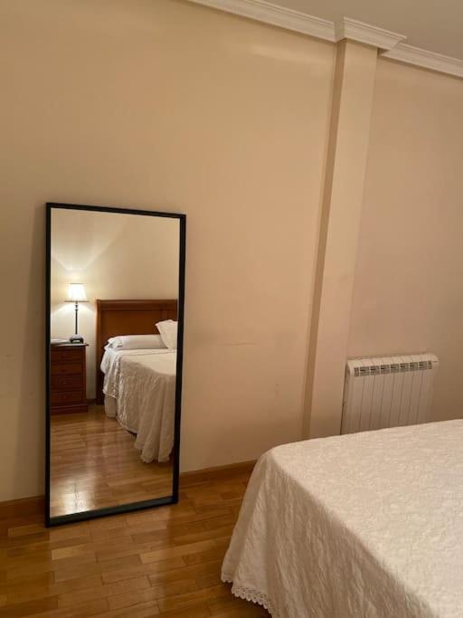Lovely 2 Bedrooms Apartment Main Square Plasencia Esterno foto