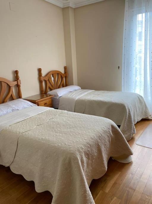 Lovely 2 Bedrooms Apartment Main Square Plasencia Esterno foto