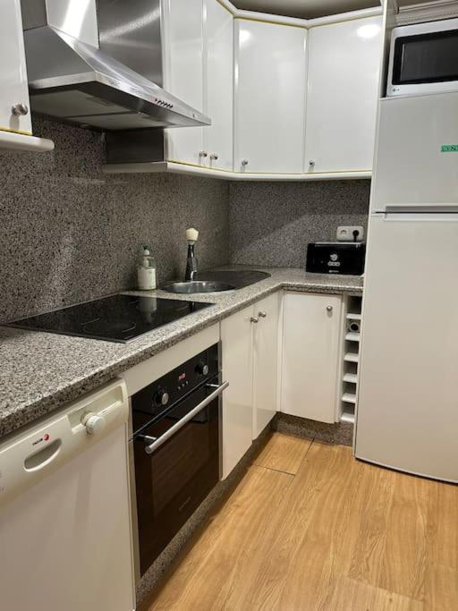 Lovely 2 Bedrooms Apartment Main Square Plasencia Esterno foto