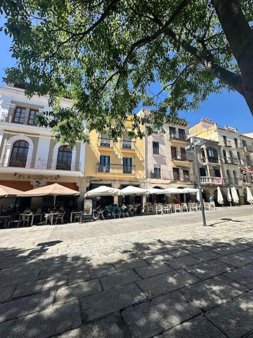 Lovely 2 Bedrooms Apartment Main Square Plasencia Esterno foto